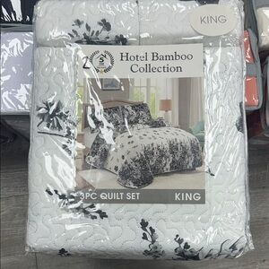 Black and White Quilt Set